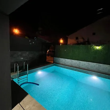 Muestakil Alt Kat Havuzlu Villa Mersin (Mediterranean)